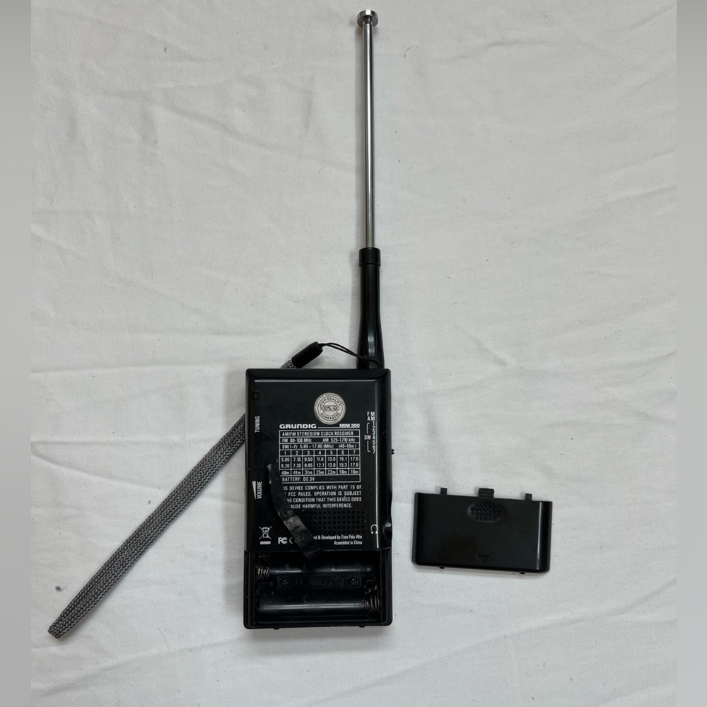 Grundig Mini 300 World Band Receiver Case Manual Portable Radio AM/FM/SW Working - Picture 10 of 14